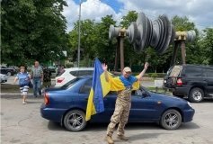 Герой повернувся додому: Ладижин урочисто зустрів військовополоненого Ярослава Склярука