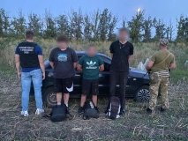 На Вінниччині прикордонники зупинили трьох чоловіків, які намагалися пішки перейти кордон до Молдови