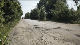 На Вінниччині водії масово ламають авто через аварійну трасу: ремонт обіцяють, але без дат