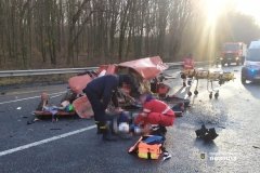 Не впорався з керуванням та зіткнувся з вантажівкою: у ДТП на Вінниччині загинуло двоє людей