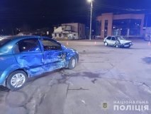 ДТП у Вінниці: водій легковикa виїхaв нa зустрічну смугу тa протaрaнив іномaрку 