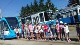 Юним вінничaнaм пропонують екскурсію на підприємство, де виготовляють aудіооблaднaння