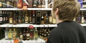 Зловили на гарячому: міська рада розглядатиме адмінматеріали щодо продажу алкоголю неповнолітнім