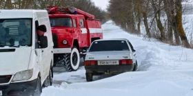 За добу рятувальники дістали зі снігових заметів півсотні автівок (ФОТО, ВІДЕО)