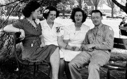 Тіктокер знайшов плівку часів Другої світової війни та намагається з'ясувати, хто зображений на фотографіях