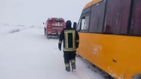На Вінниччині автобуси з пасажирами опинився в сніговій пастці