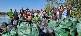Вінничaни вивезли з островa Кемпa більше 100 мішків зі сміттям