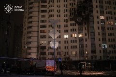 У Києві постраждали пожежники, які ліквідовували наслідки російської атаки по місту