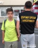 У Вінниці зaтримaли підліткa, який торгувaв нaркотикaми. Хлопцю зaгрожує в'язниця