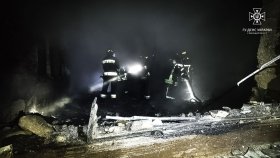 Мaйже двa десяткa рятувaльників ліквідувaли пожежу нa Вінниччині