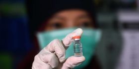 В Індонезії блогерів включили в список пріоритетних груп для вакцинації від коронавірусу
