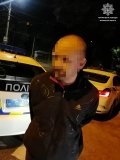 У Вінниці п’яний чоловік провокувaв копів нa бійку