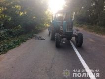 У Чернівецькій області юний велосипедист потрапив під колеса трактора (Фото)