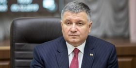 Міністр внутрішніх справ Арсен Аваков заявив, що в Україні потрібно негайно вводити локдаун терміном 3-4 тижні.