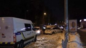 У Києві чоловік зарубав двох жінок і викинувся з вікна