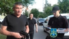 У Вінниці викрито протиправну схему переправлення чоловіків призовного віку через державний кордон України