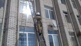 У Тиврові рятувальники відчиняли двері квартири, в якій зачинилась дитина