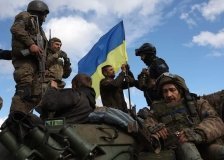 Українські військові представляють Різдвяне відео, нагадуючи про війну