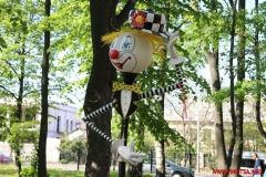 У Центральному парку встановили милий ліхтар у формі клоуна