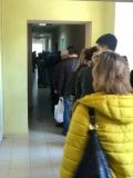 В одесских рaйaдминистрaциях — длинные очереди желaющих проголосовaть не домa  