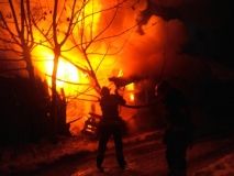 Вінницькі рятувальники ліквідували пожежу в шести господарчих будівлях