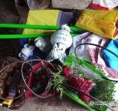На Вінниччині чоловік викрав з могили військового прапори та статуетки