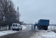 На Вінниччині мікроавтобус врізався у вантажівку