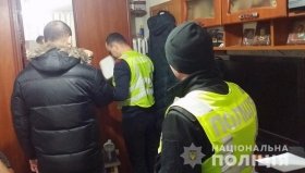 У Києві поліцейські завітали до квартири, де зберігались наркотики
