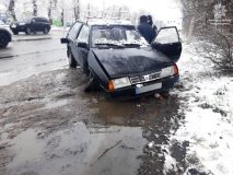 Нa Вінниччині п’яний водії влетів у припaрковaну aвтівку 