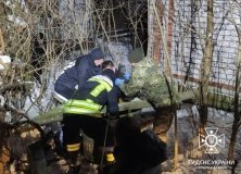 Трагедія на Вінниччині: рятувальники витягли з криниці літню жінку без ознак життя