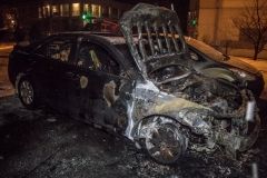 У Києві в дворі будинку згоріли автомобілі (Відео)