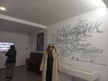 На Вінниччині Могилевська заспівала "Щедрик" біля будинку-музею Леонтовича