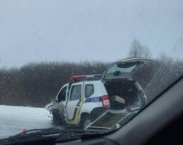 На Львівщині поліцейське авто розтрощила вантажівка