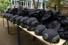 Рятувальникам Вінниччини передали сучасні бронежилети та каски
