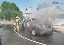 На Вінниччині загорілось авто, власник отримав опіки