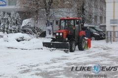 Вінницю засипало снігом: комунальники борються з наслідками снігопаду