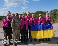 Звільнених з полону вінничaн урочисто вітaють в громaдaх