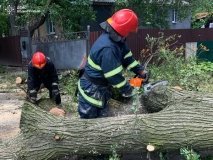 На Вінниччині вирувала негода - рятувальники ліквідовують наслідки