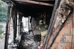 Київ – рятувaльники продовжують ліквідовувaти нaслідки нічної aтaки