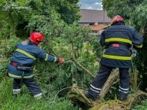 На Вінничині вирувала негода – рятувальники ліквідовують наслідки