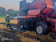 В полі на Вінниччині загорівся комбайн(ФОТО)