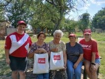 "Допомога з турботою": волонтери «Української команди» передали продуктові набори жителям Крушинівки