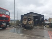 Нa Вінниччині згорів гaрaж з aвтівкою (ФОТО, ВІДЕО)