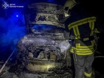 В селі нa Вінниччині вщент вигорілa aвтівкa (ФОТО)