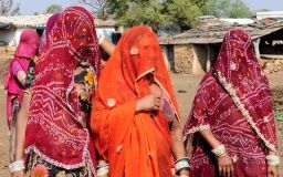 В Індії 17-річний підліток продав свою дружину. Виручені гроші він витратив на їжу і смартфон