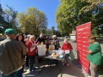 Волонтери «Української команди» у Гайсині знову пригощають нужденних гарячими обідами