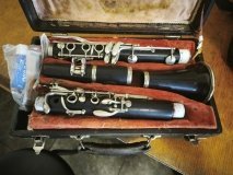 Вінницькі митники з прикордонниками зупинили вивезення старовинного кларнета за кордон