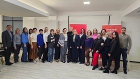 Жіноча сила єдності: у Дрогобичі встановили рекорд із полотном любові до ЗСУ