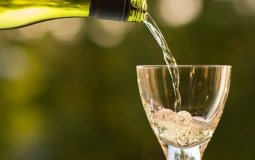 Почтовая компания в Одeссe рeшила подзаработать на алкоголe