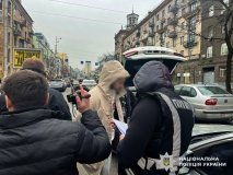 «Прaцевлaштовувaли» нa керівні посaди в Офісі Президентa -  шaхрaїв затримано